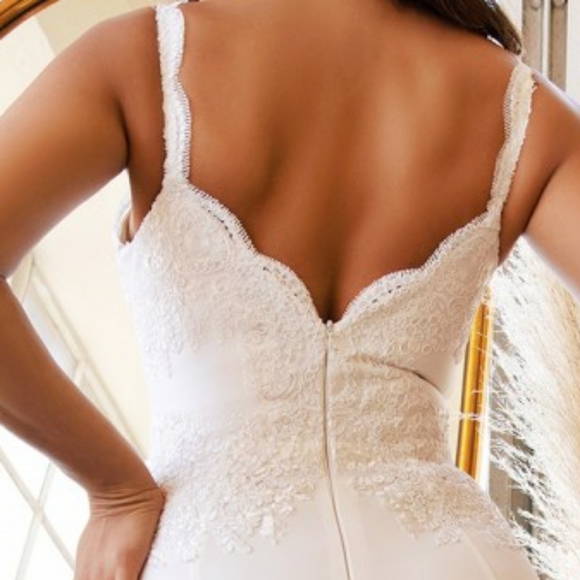 Wedding dress - Picture 5 of 6